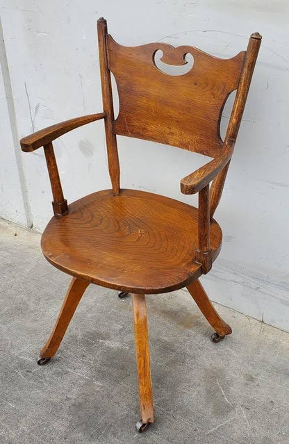 Vintage counter/bar stool with wheels