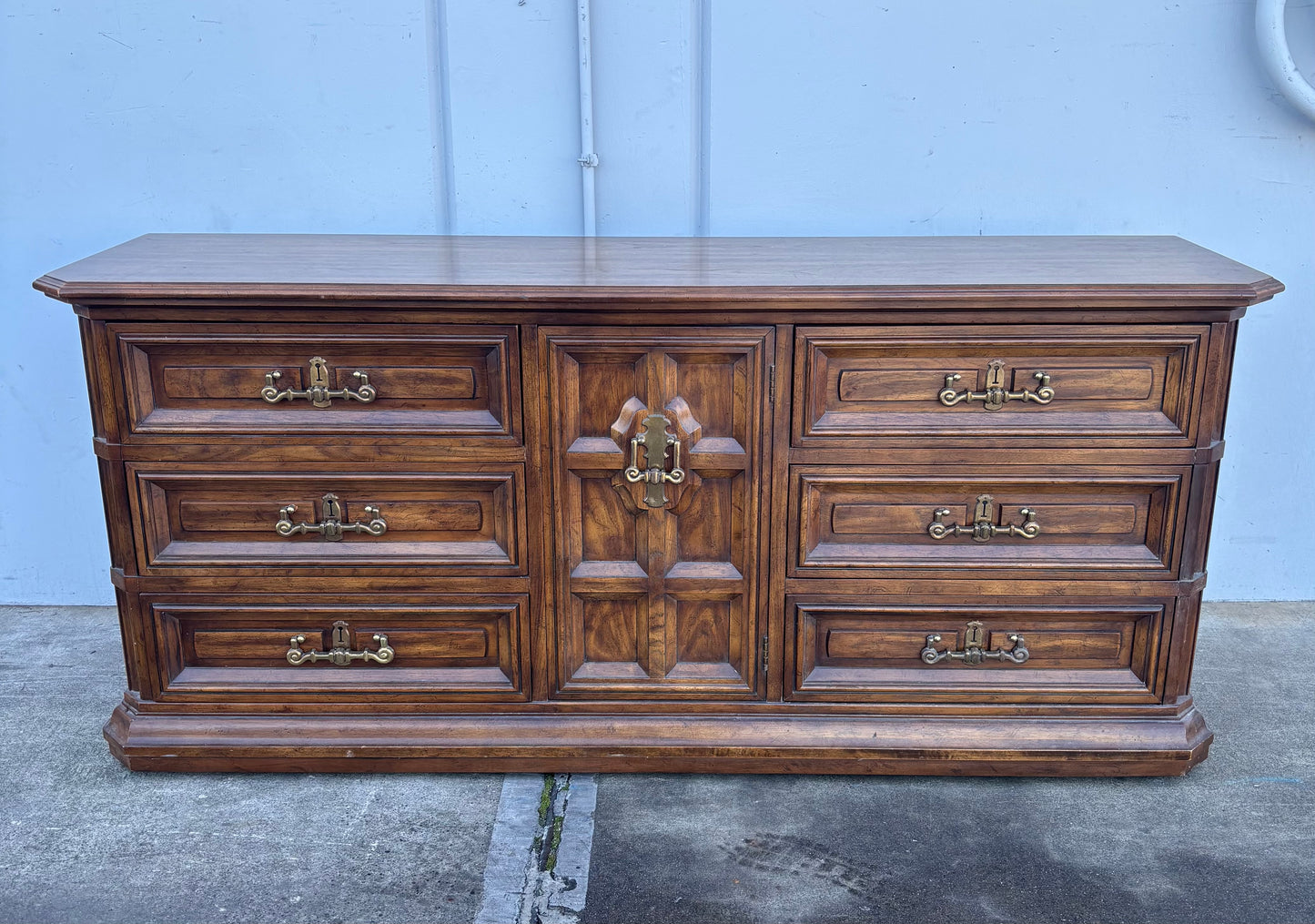 Drexel dresser/ sideboard/ buffet cabinet