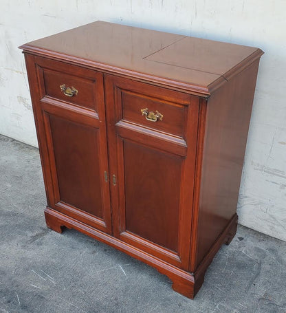 the American by Magnavox stereo cabinet mahogany vintage