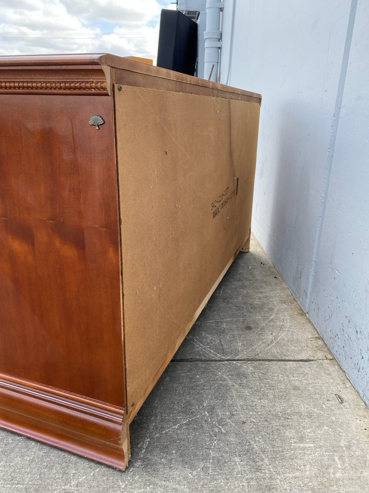 American drew buffet/ sideboard dresser cabinet