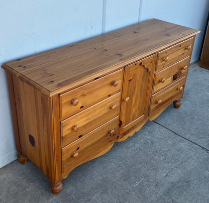 Ethan Allen dresser sideboard/ buffet credenza
