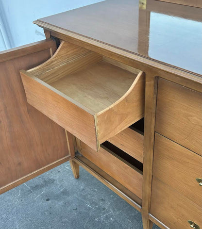 Broyhill Midcentury Dresser with Mirror