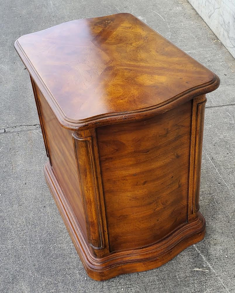 Nightstand/ end/side table