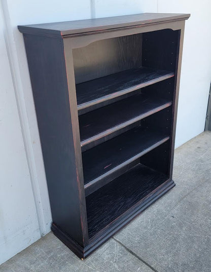 Black bookcase/bookshelf