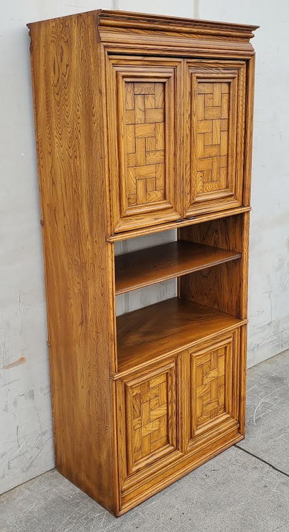 Bookcase/ cabinet/hutch