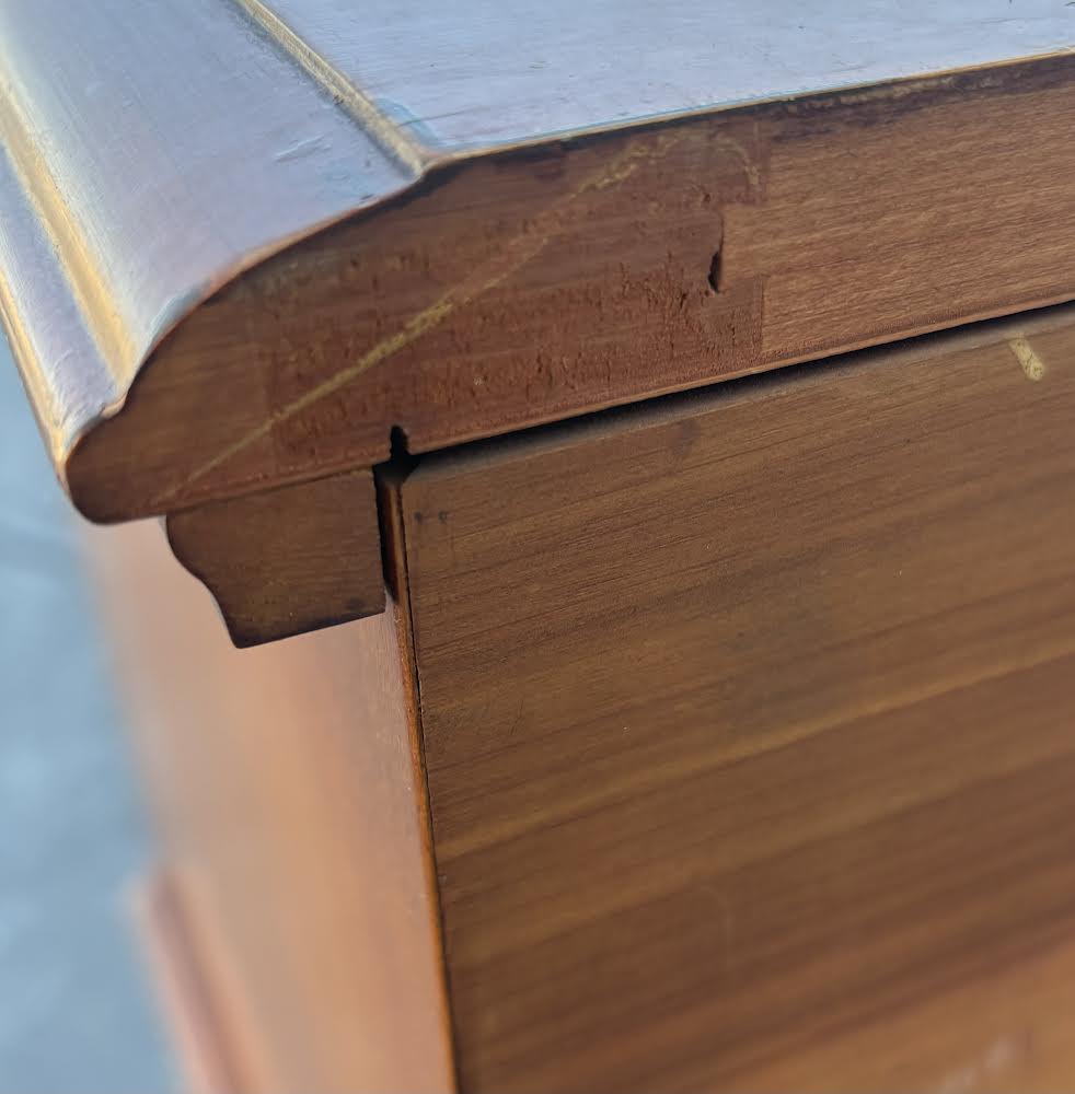 cedar chest/ trunk with drawer lane (has key )