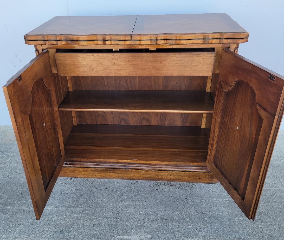 Thomasville buffet with wheels flip extending top