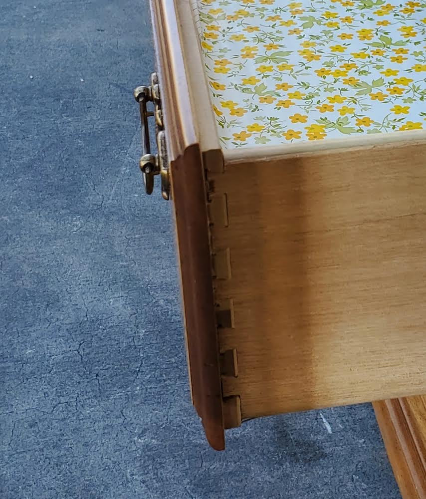 Bassett dresser/nightstand bureau