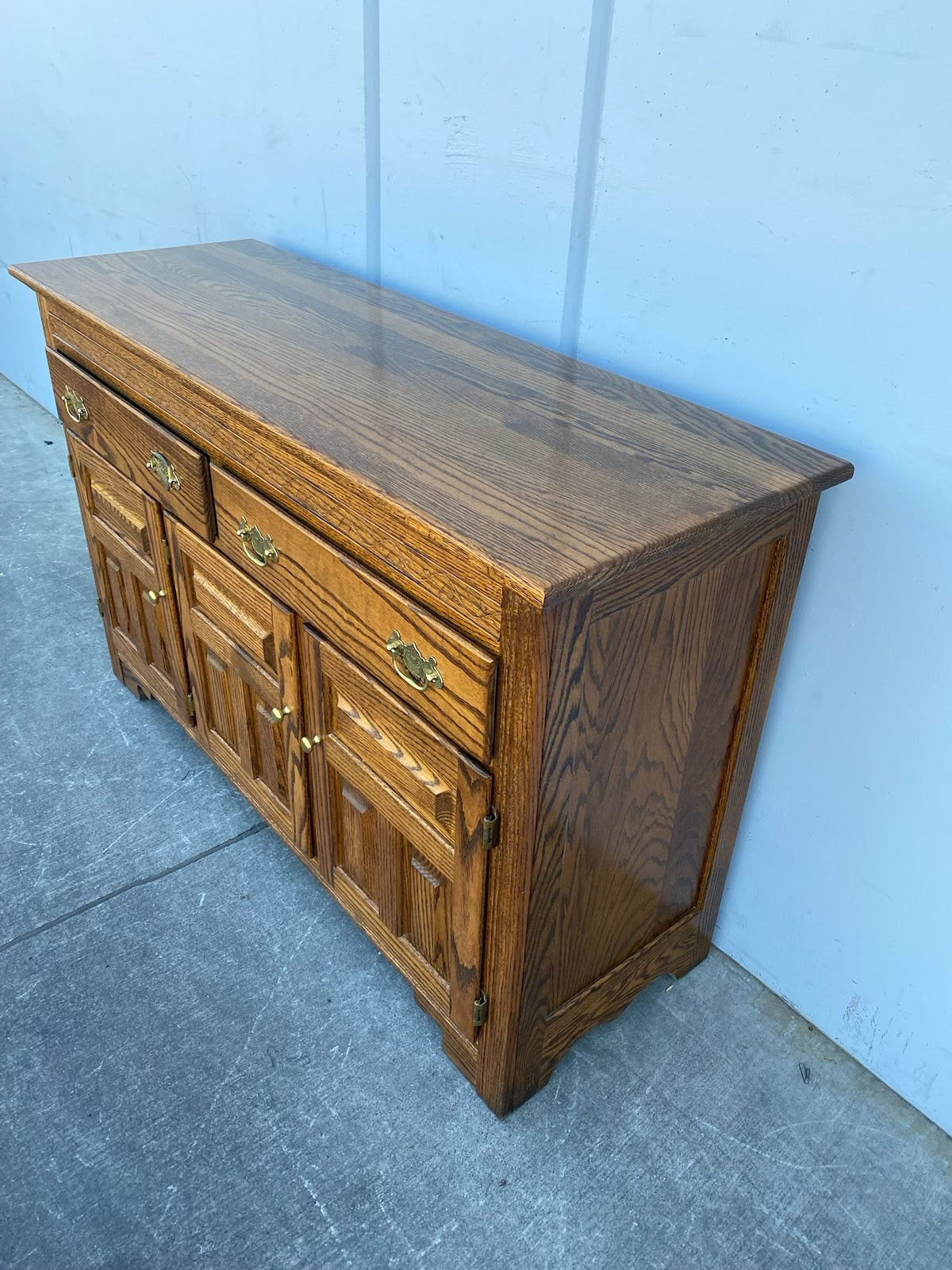 Buffet/ sideboard oak cabinet antique/ vintage