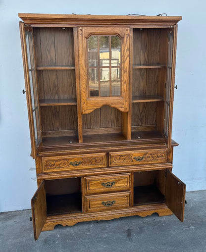 Virginia house Oak Hutch display cabinet