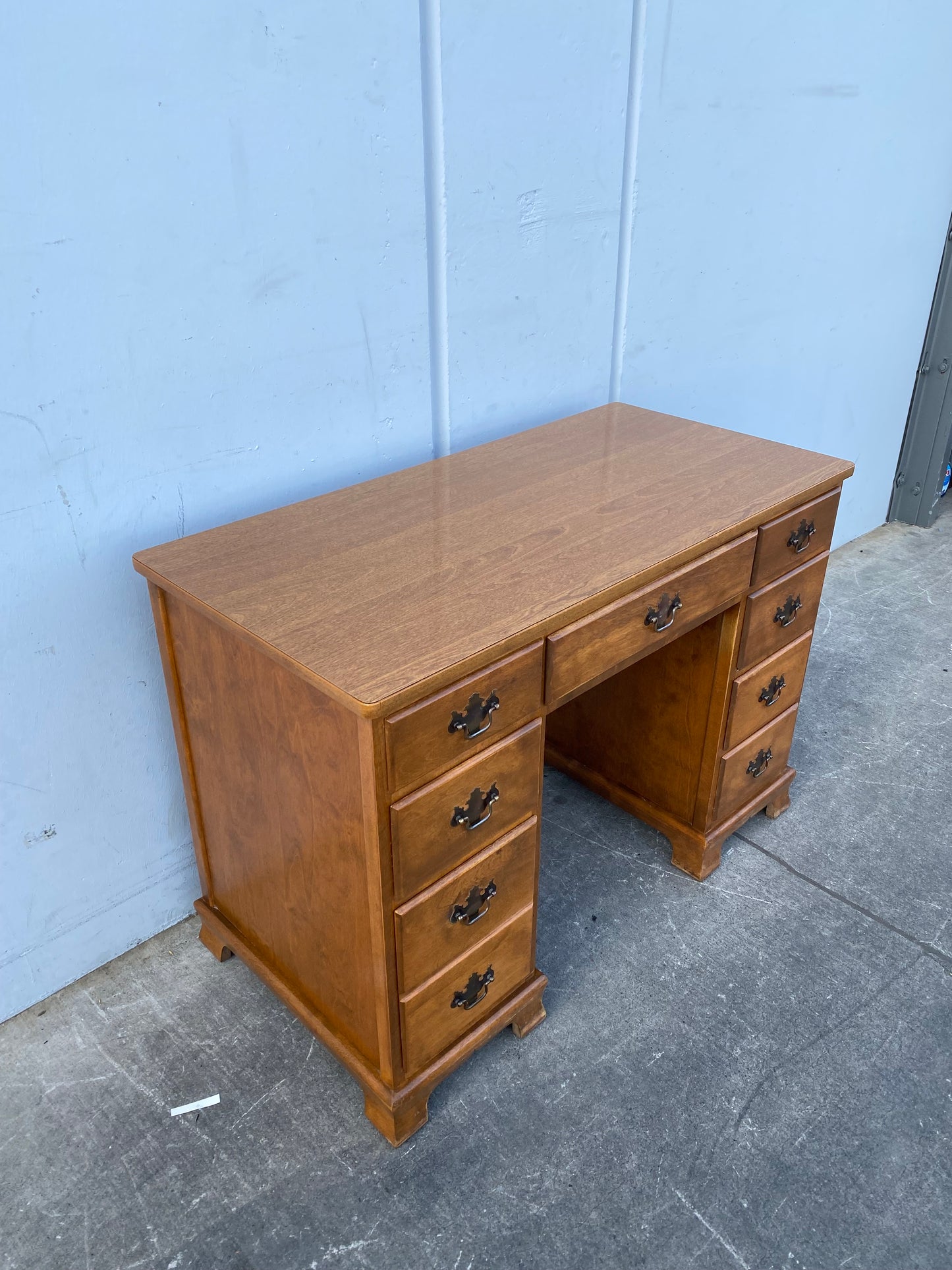 Baumritter office knee hole desk nutmeg