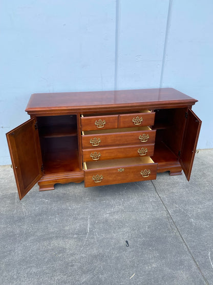 American drew buffet/ sideboard dresser cabinet