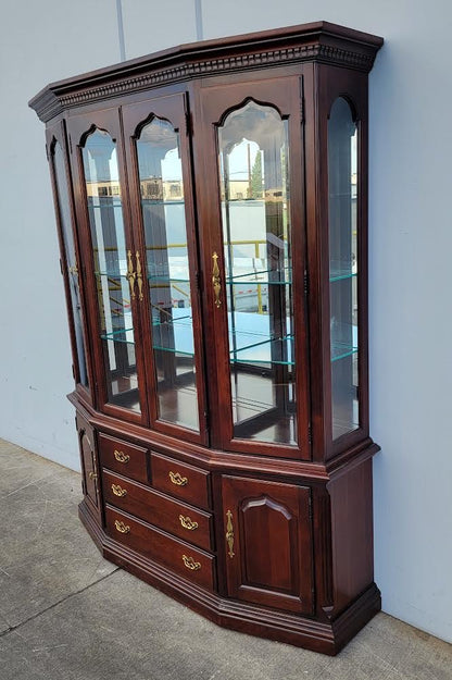 thomasville chippendale breakfront China display cabinet hutch mahogany