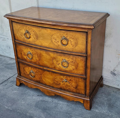 vintage dresser/commode/ chest of drawers