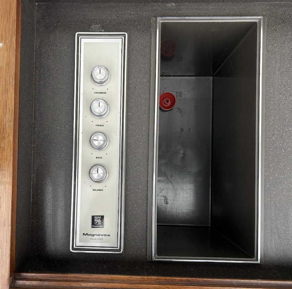 1960's magnavox astro sonic radio/record player Works
