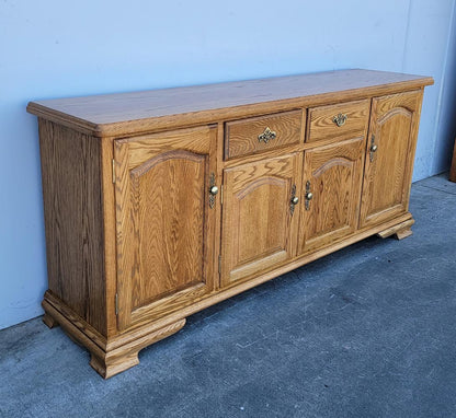 Light wood dresser/chest of drawers (1 available)