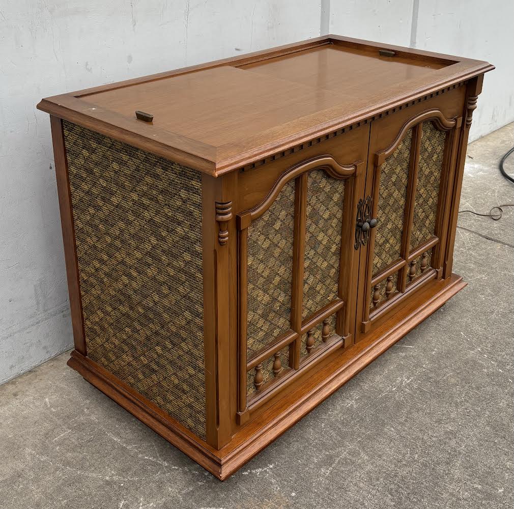 1960's magnavox astro sonic radio/record player Works