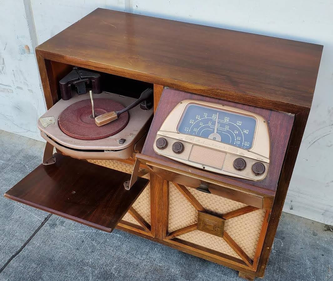 Admiral radio- phonograph antique/vintage ( not working)