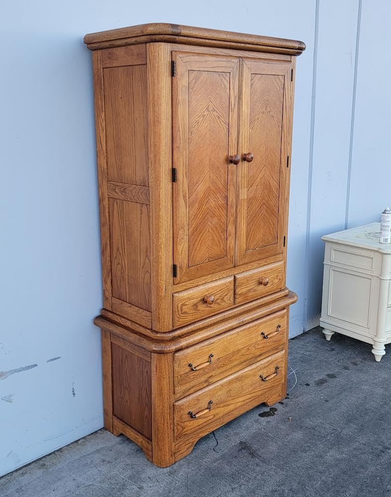 armoire/ wardrobe tv cabinet light wood