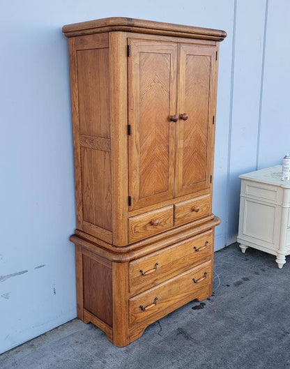 armoire/ wardrobe tv cabinet light wood