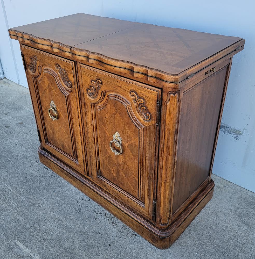 Thomasville buffet with wheels flip extending top