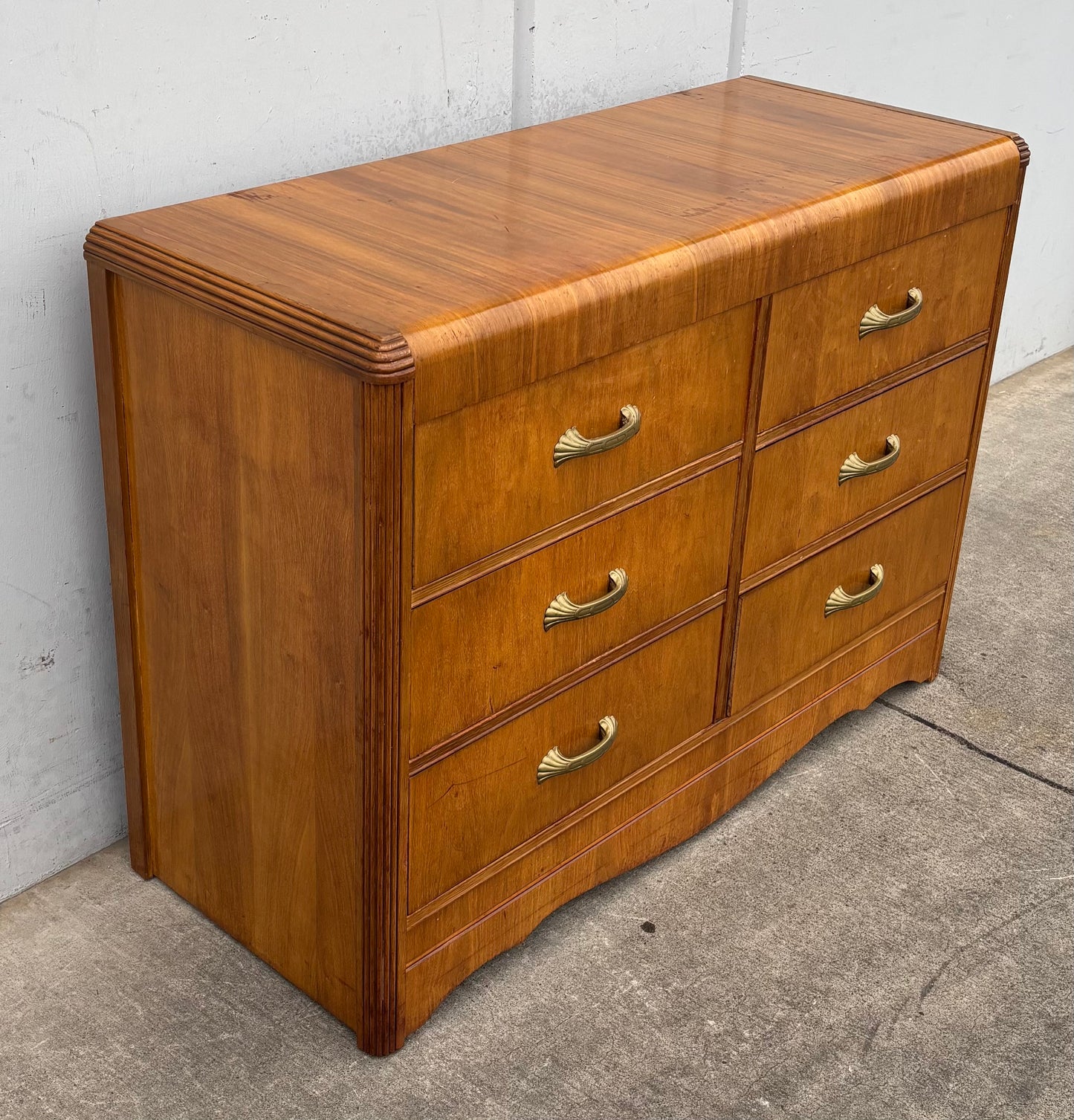 Dresser/ chest of drawers