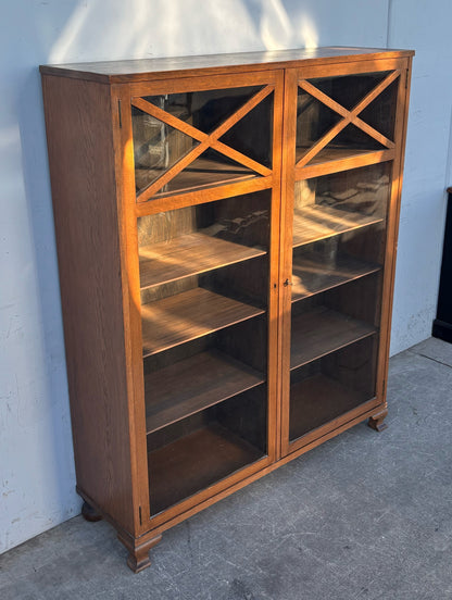 Display cabinet bookcase/shelf