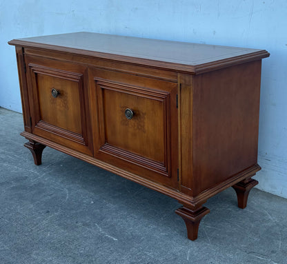 Sideboard/ buffet/ cabinet
