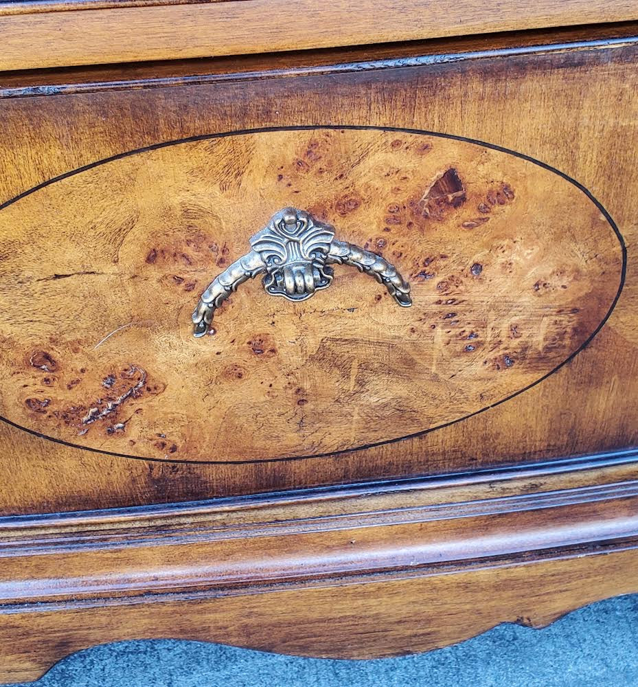 vintage dresser/commode/ chest of drawers