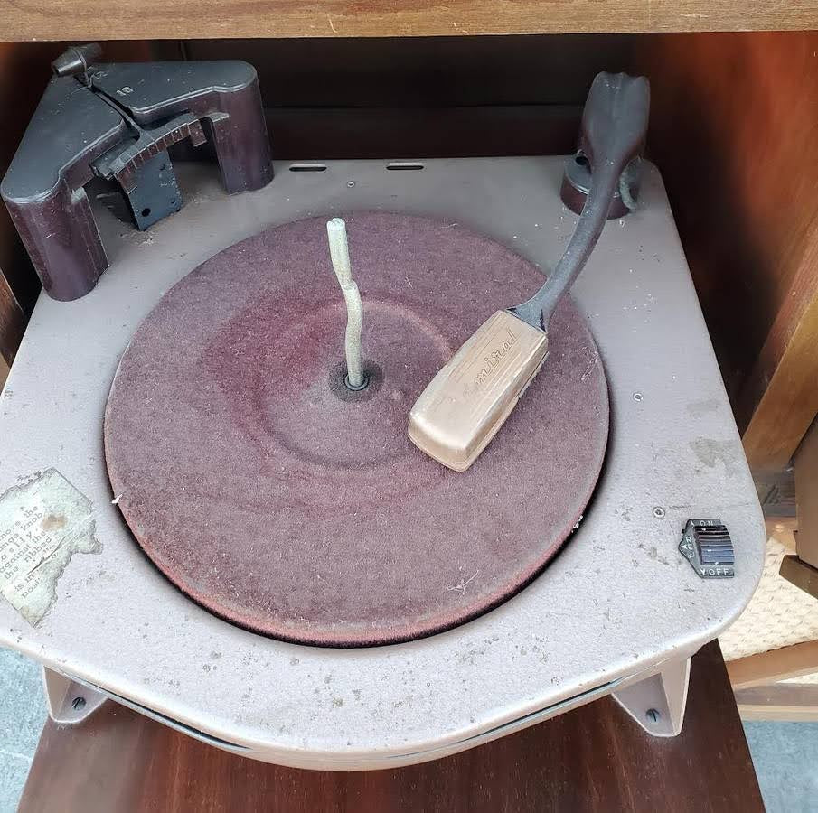 Admiral radio- phonograph antique/vintage ( not working)