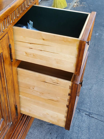 Lexington sideboard/buffet hutch antique/vintage