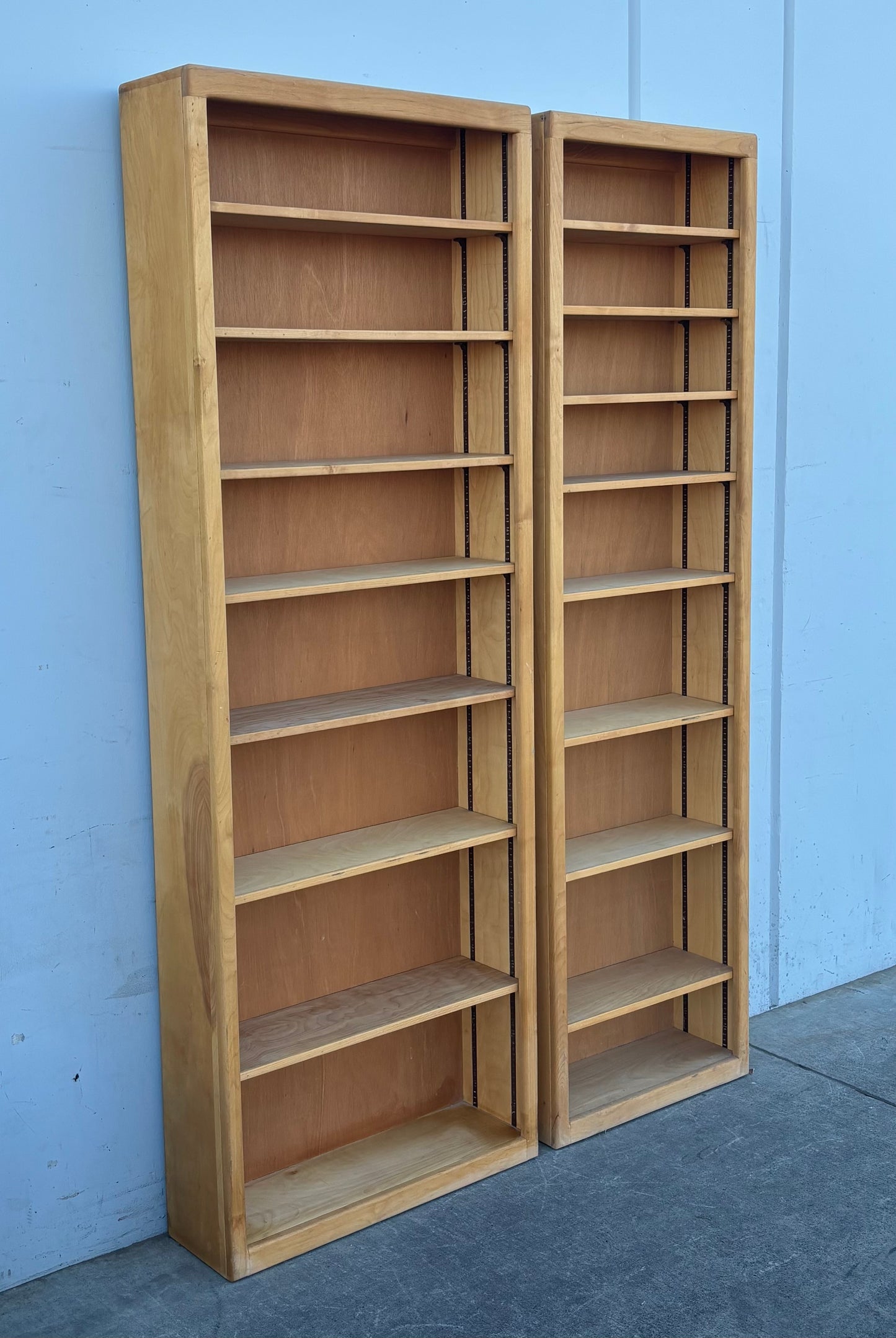 Light wood bookcases / bookshelves
