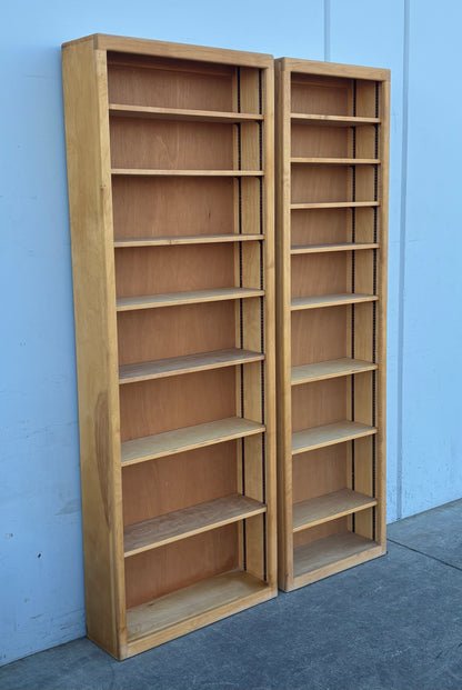 Light wood bookcases / bookshelves