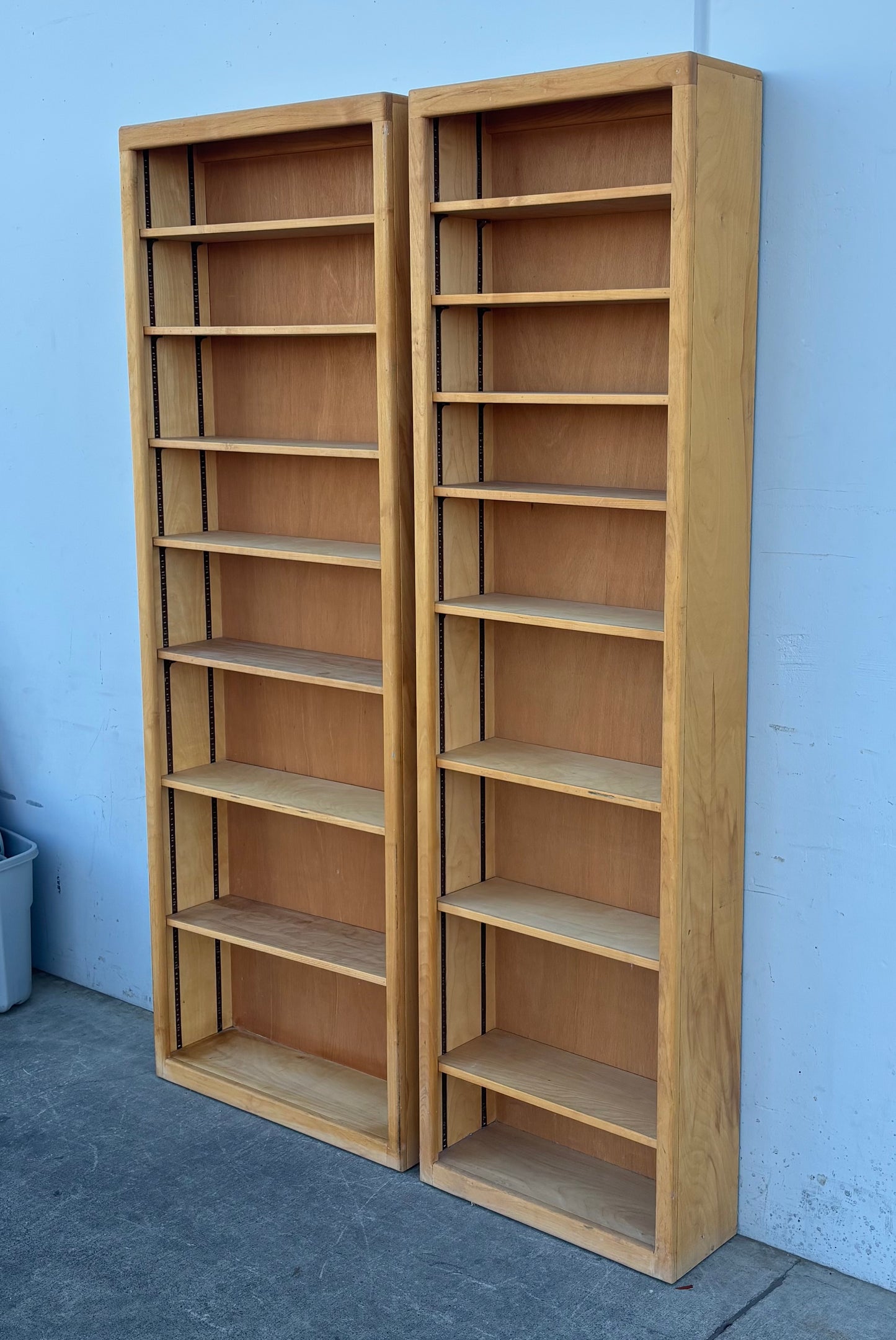 Light wood bookcases / bookshelves