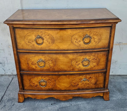 vintage dresser/commode/ chest of drawers