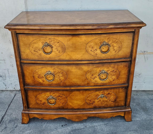 vintage dresser/commode/ chest of drawers