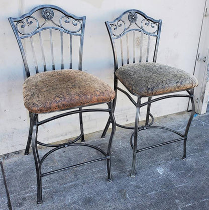 Bar/counter metal stools/chairs (2) brown cushion