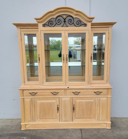 Thomasville lighted display China cabinet hutch birch wood