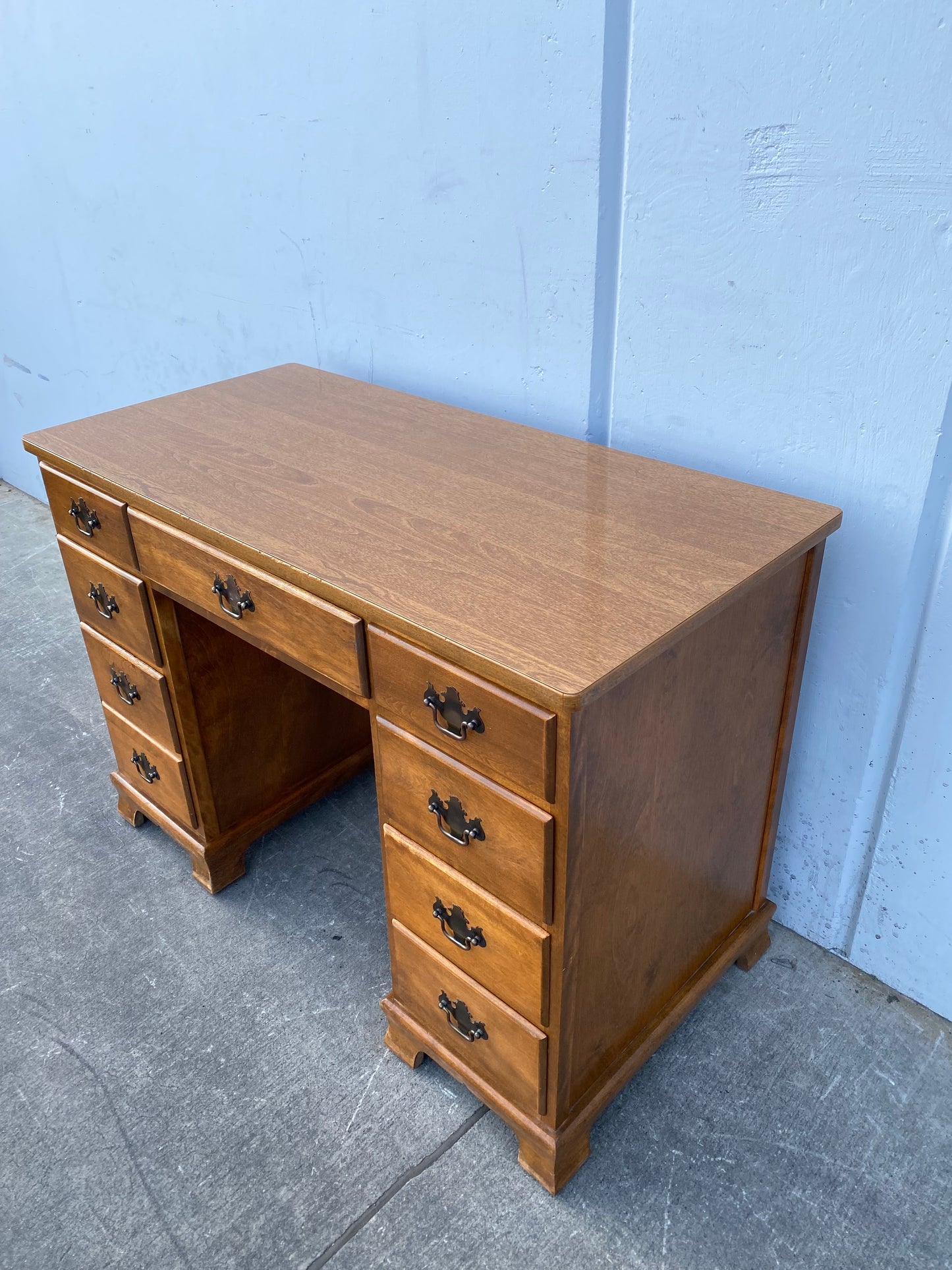 Baumritter office knee hole desk nutmeg