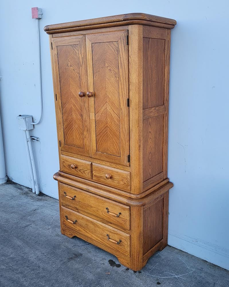 armoire/ wardrobe tv cabinet light wood