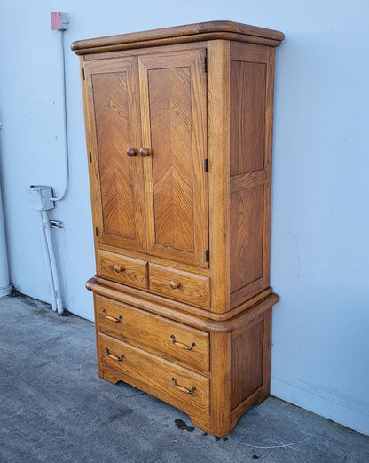 armoire/ wardrobe tv cabinet light wood
