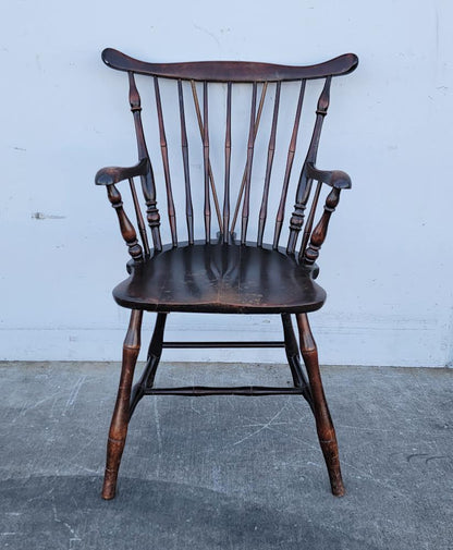 Windsor style chair/ armchair antique/ vintage