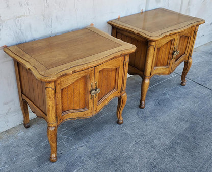 Thomasville style (2) end/side tables nightstands