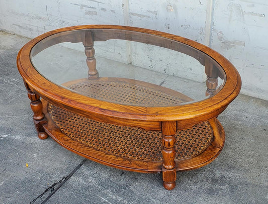 Hammary oval/round 2-tier coffee table glass top, rattan/wicker bottom