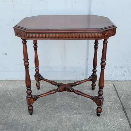 Kiel furniture co. end/side parlor table