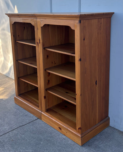 Ethan Allen 2 bookcases/ bookshelves