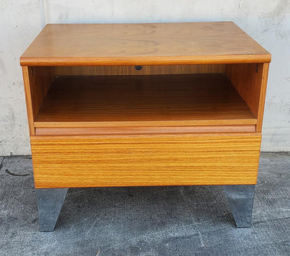 mid century modern nightstand/end/side table