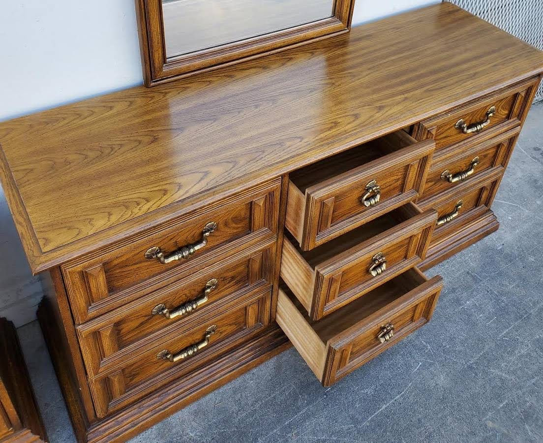 Dresser with mirror and nightstand set