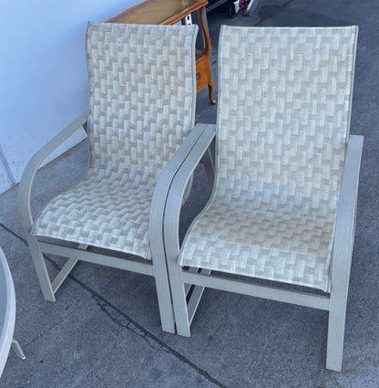 Outdoor/ patio set round table with 4 chairs