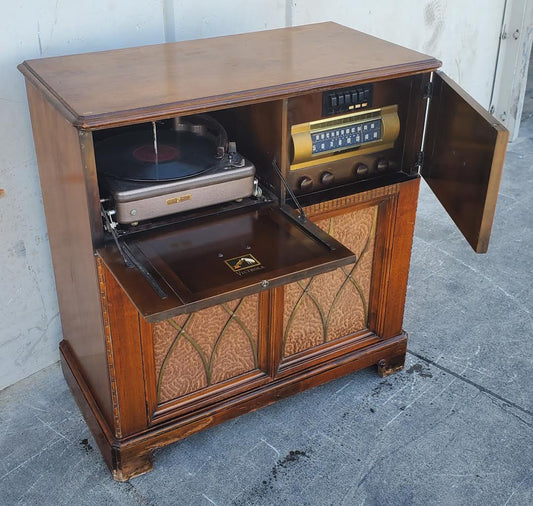 antique/vintage rca victor record player and radio cabinet for display